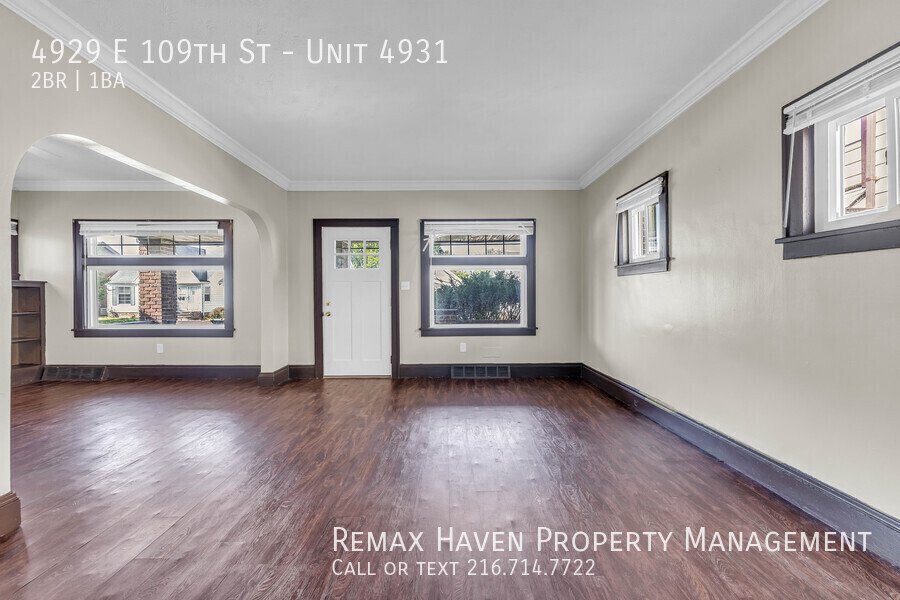 4929 (4931) E 109th St | DN, Garfield Heights - Spacious 2-bed 1-bath property image