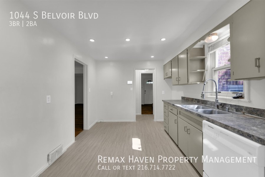 1044 S. Belvoir Blvd, South Euclid - Spacious 3-bed 1.5-bath single-fa property image