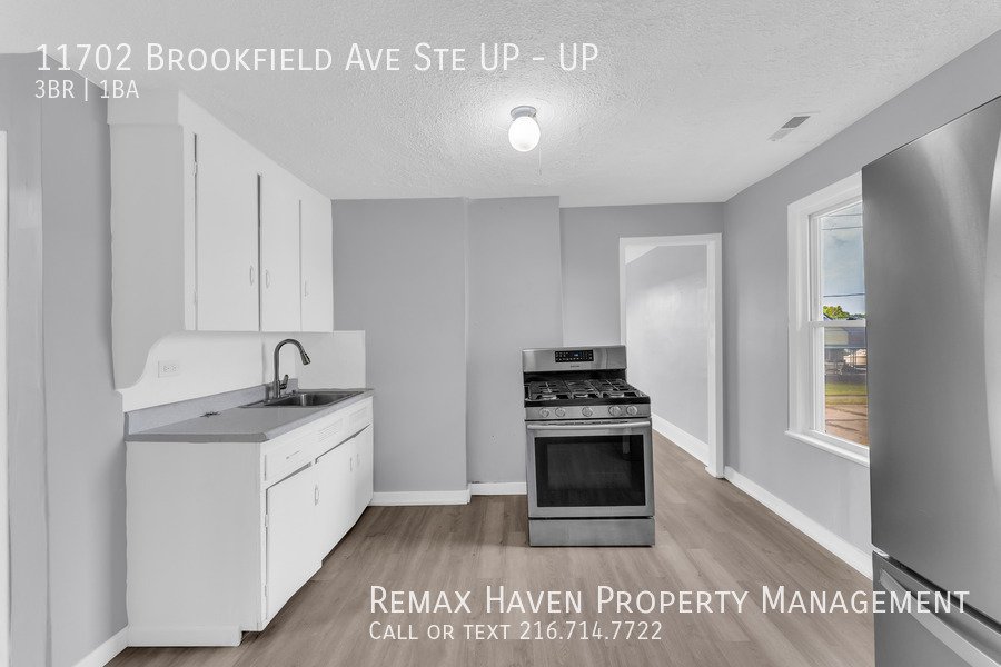 11702 Brookfield Ave | UP, Cleveland - Spacious 3-bed 1-bath multi-fam property image