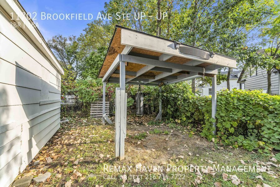 11702 Brookfield Ave | UP, Cleveland - Spacious 3-bed 1-bath multi-fam property image