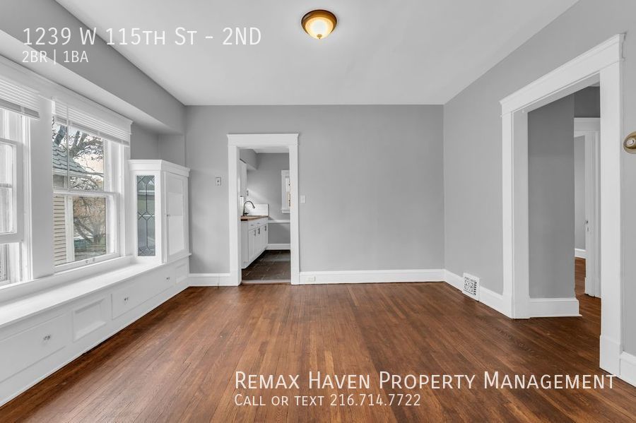 1239 W 115th St 2nd Floor, Cleveland -  Stunning 2 bed 1 bath multi fa property image