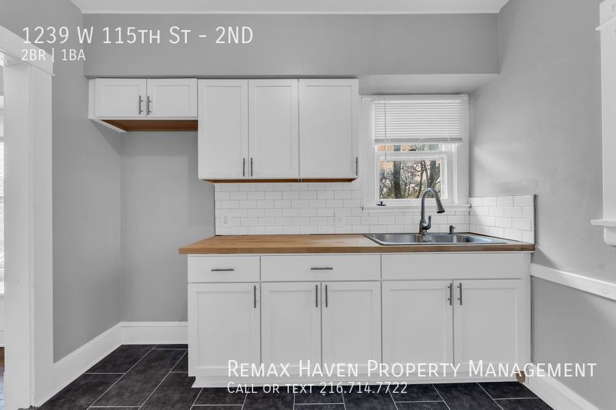 1239 W 115th St 2nd Floor, Cleveland -  Stunning 2 bed 1 bath multi fa property image