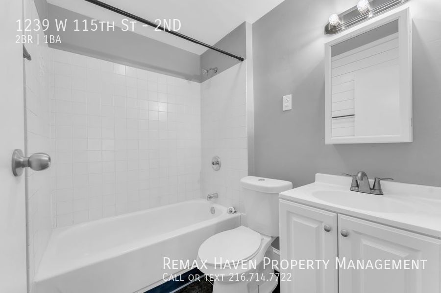 1239 W 115th St 2nd Floor, Cleveland -  Stunning 2 bed 1 bath multi fa property image