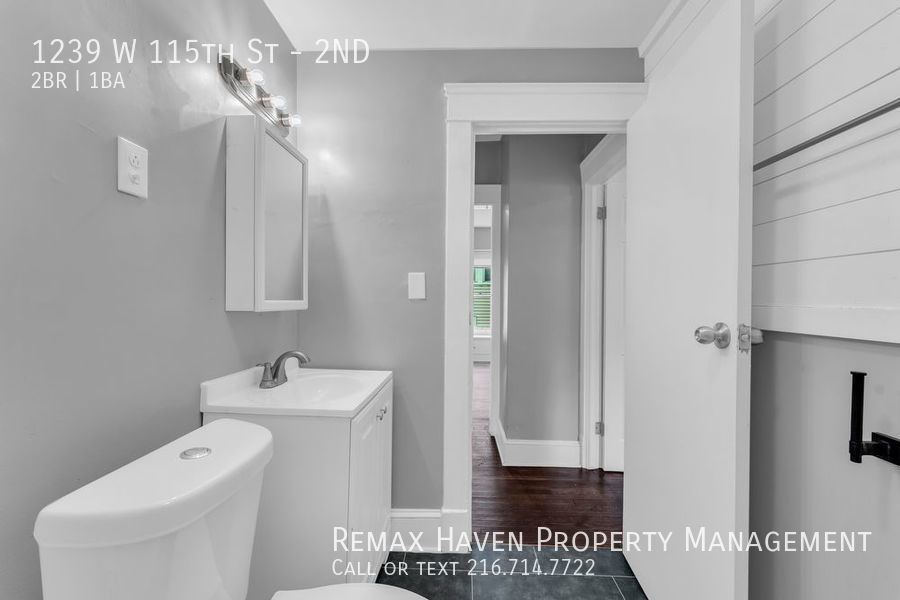 1239 W 115th St 2nd Floor, Cleveland -  Stunning 2 bed 1 bath multi fa property image