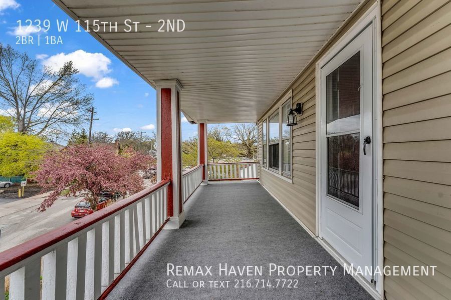 1239 W 115th St 2nd Floor, Cleveland -  Stunning 2 bed 1 bath multi fa property image