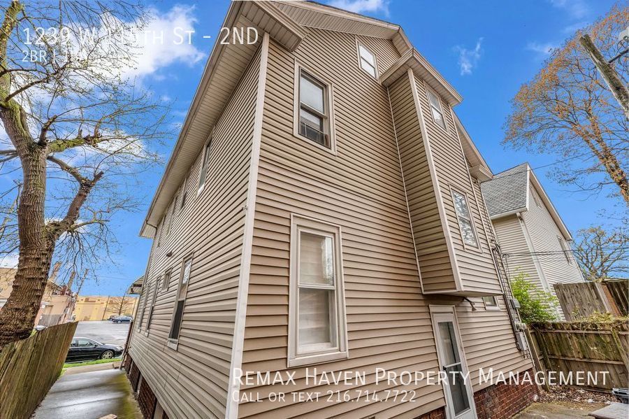 1239 W 115th St 2nd Floor, Cleveland -  Stunning 2 bed 1 bath multi fa property image
