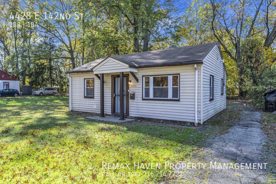 4428 E 142nd St, Cleveland - Spacious 2-bed 1-bath single-family home! property image