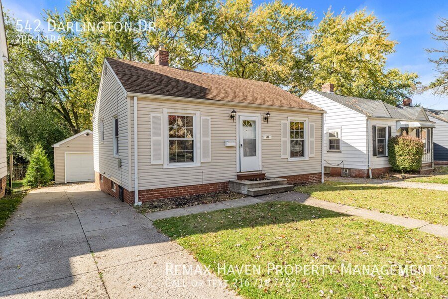 542 Darlington Dr, Bedford - Spacious 2-bed 1-bath single-family home! property image