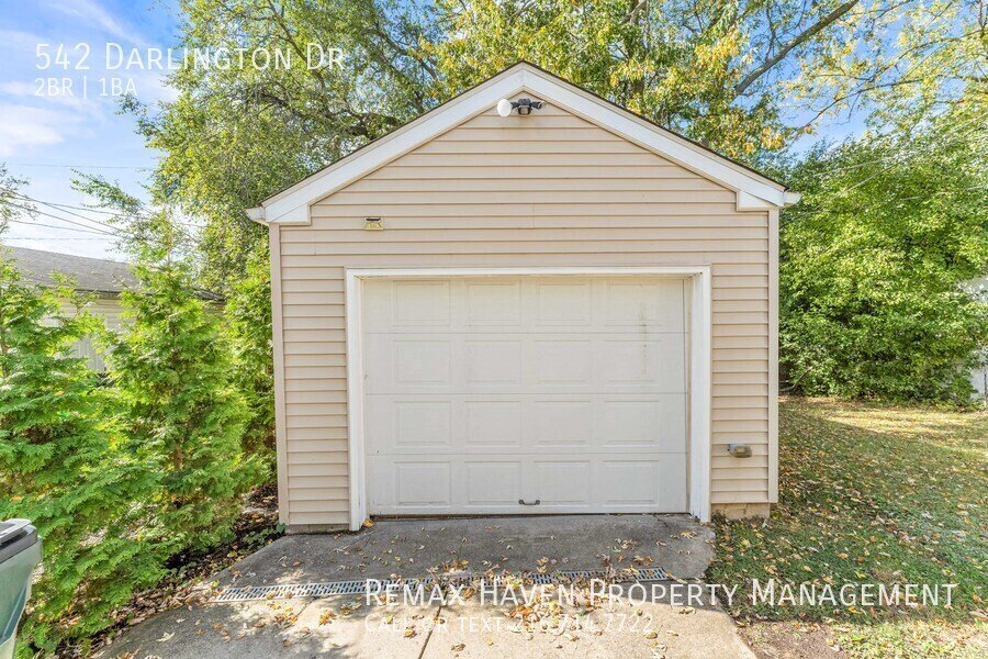 542 Darlington Dr, Bedford - Spacious 2-bed 1-bath single-family home! property image