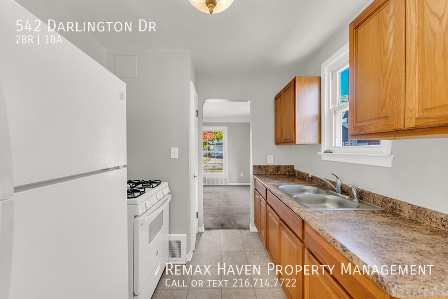 542 Darlington Dr, Bedford - Spacious 2-bed 1-bath single-family home! property image