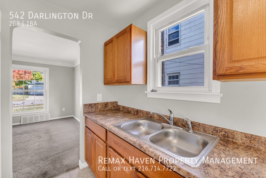 542 Darlington Dr, Bedford - Spacious 2-bed 1-bath single-family home! property image