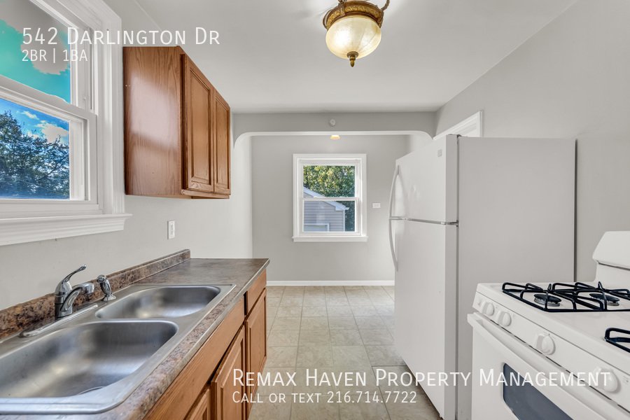 542 Darlington Dr, Bedford - Spacious 2-bed 1-bath single-family home! property image