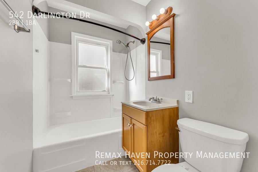 542 Darlington Dr, Bedford - Spacious 2-bed 1-bath single-family home! property image