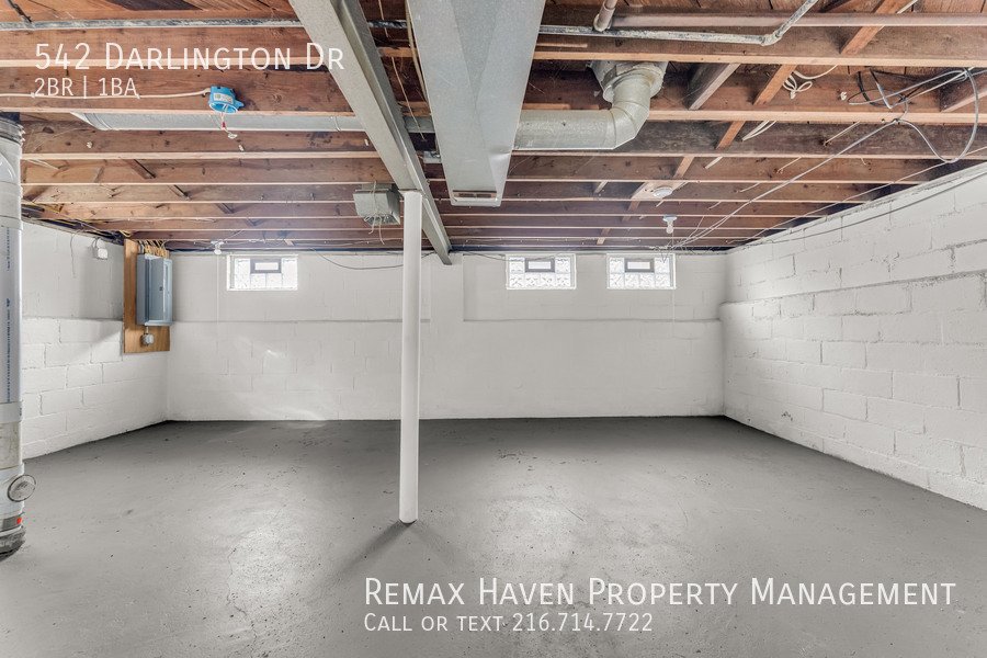 542 Darlington Dr, Bedford - Spacious 2-bed 1-bath single-family home! property image