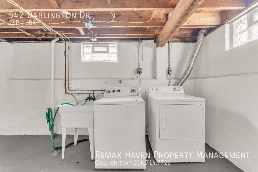 542 Darlington Dr, Bedford - Spacious 2-bed 1-bath single-family home! property image