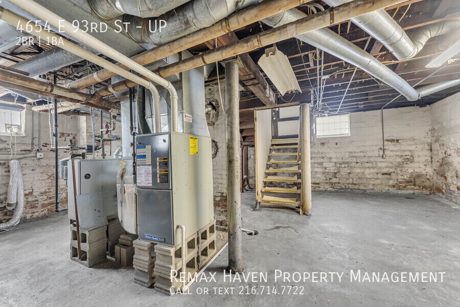 4654 E 93rd St | UP, Garfield Heights - Spacious 2-bed 1-bath multi-fa property image