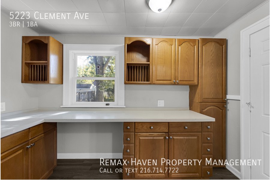 5223 Clement Ave, Maple Heights - Spacious 3-bed 1-bath single-family property image