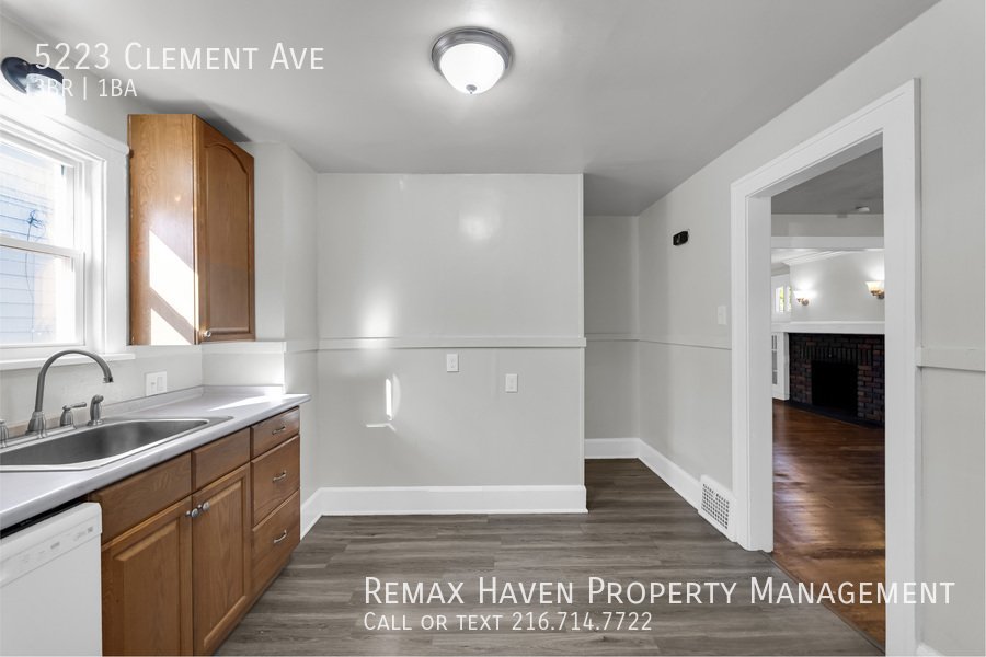 5223 Clement Ave, Maple Heights - Spacious 3-bed 1-bath single-family property image