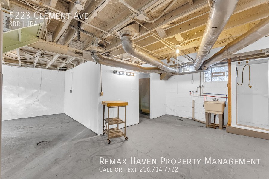 5223 Clement Ave, Maple Heights - Spacious 3-bed 1-bath single-family property image