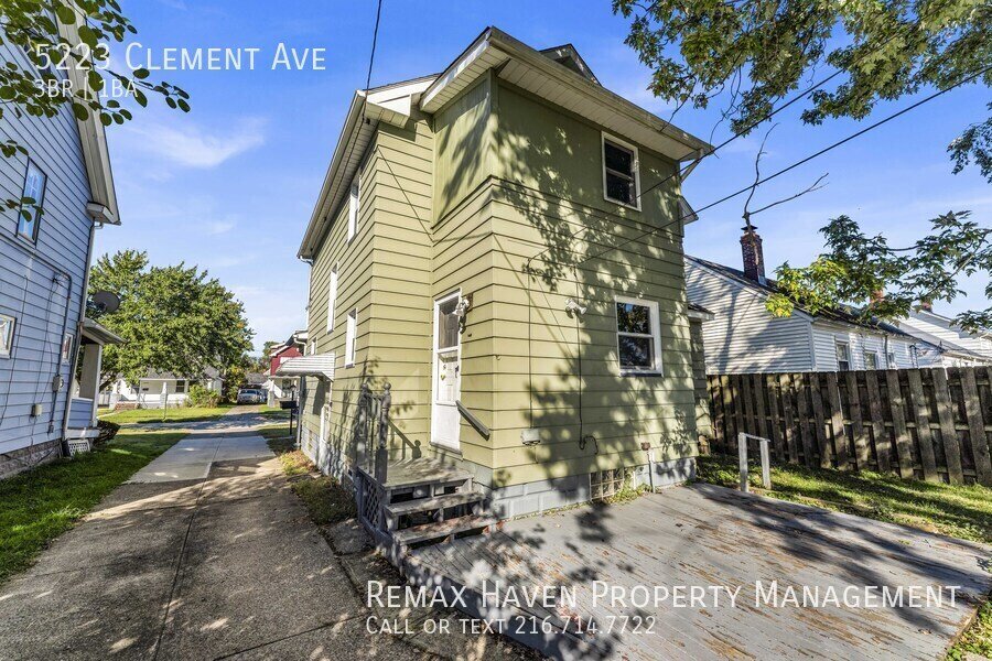 5223 Clement Ave, Maple Heights - Spacious 3-bed 1-bath single-family property image