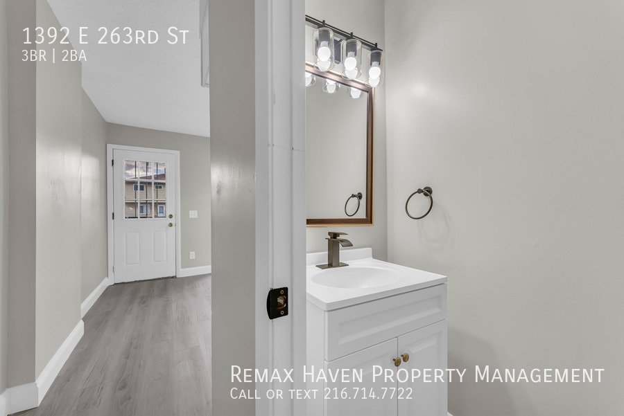 1392 E 263rd St, Euclid - Spacious 3-bed 1.5-bath single-family home! property image