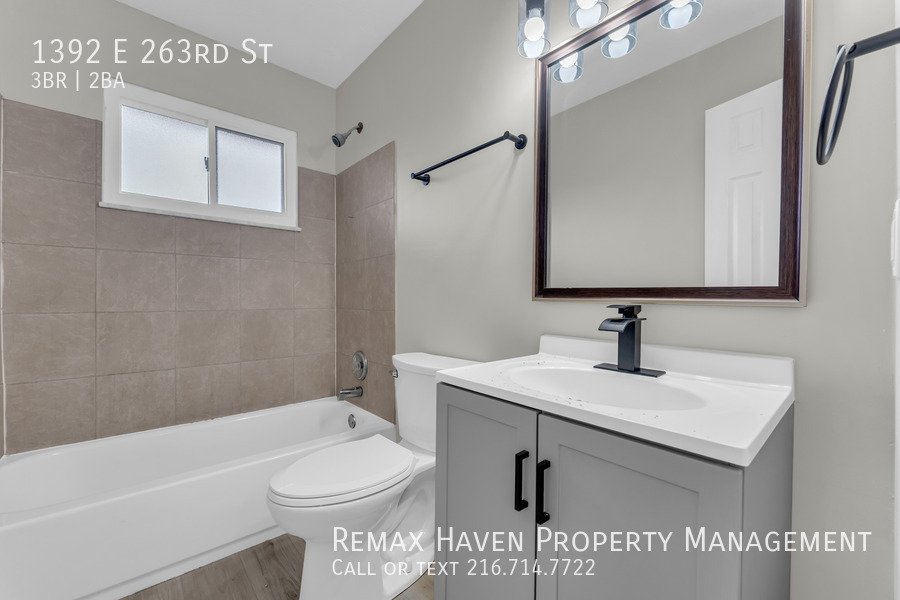 1392 E 263rd St, Euclid - Spacious 3-bed 1.5-bath single-family home! property image