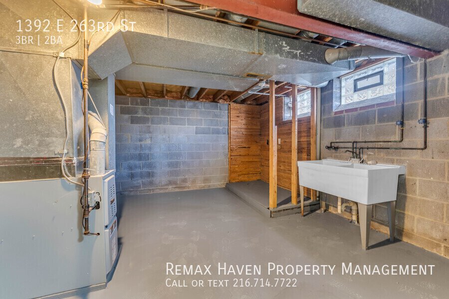 1392 E 263rd St, Euclid - Spacious 3-bed 1.5-bath single-family home! property image