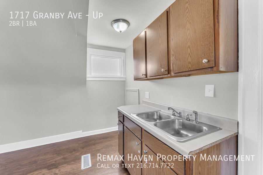 1717 Granby Ave | UP, Cleveland - Spacious 2-bed 1-bath multi-family h property image