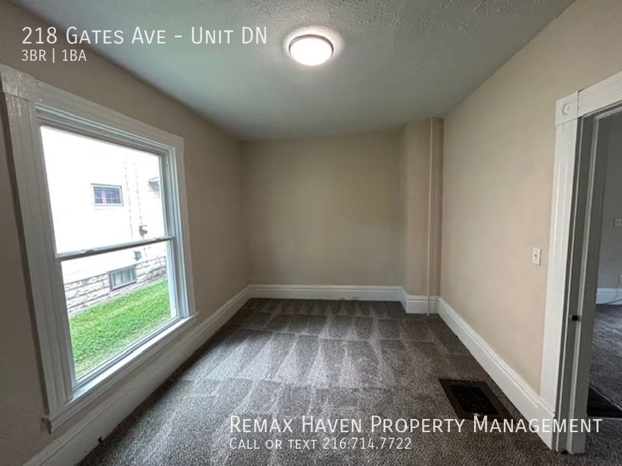 218 Gates Ave | DN, Elyria - Spacious 3-bed 1-bath multi-family home! property image