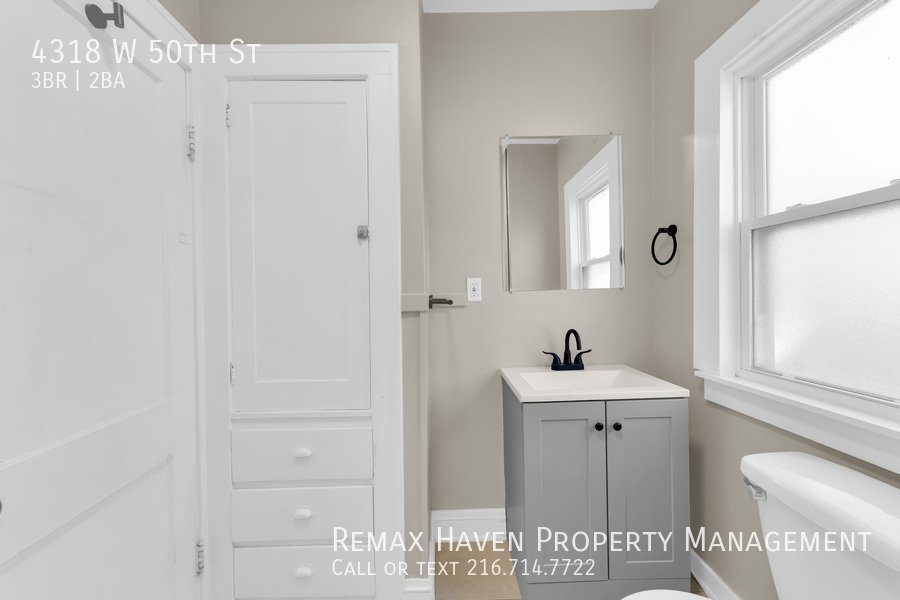 4318 W 50th St, Cleveland - Spacious 3-bed 1.5-bath single-family home property image