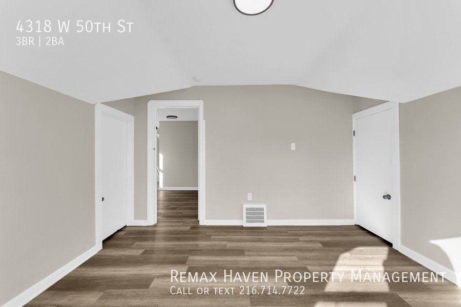 4318 W 50th St, Cleveland - Spacious 3-bed 1.5-bath single-family home property image