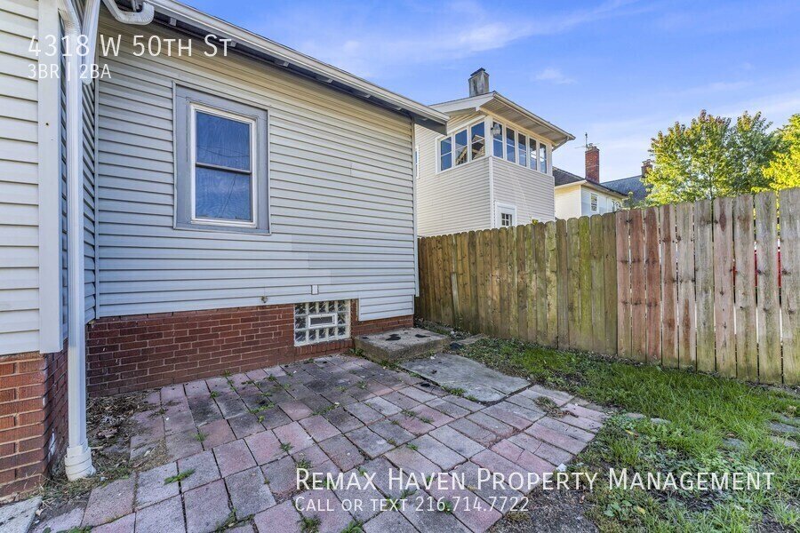 4318 W 50th St, Cleveland - Spacious 3-bed 1.5-bath single-family home property image