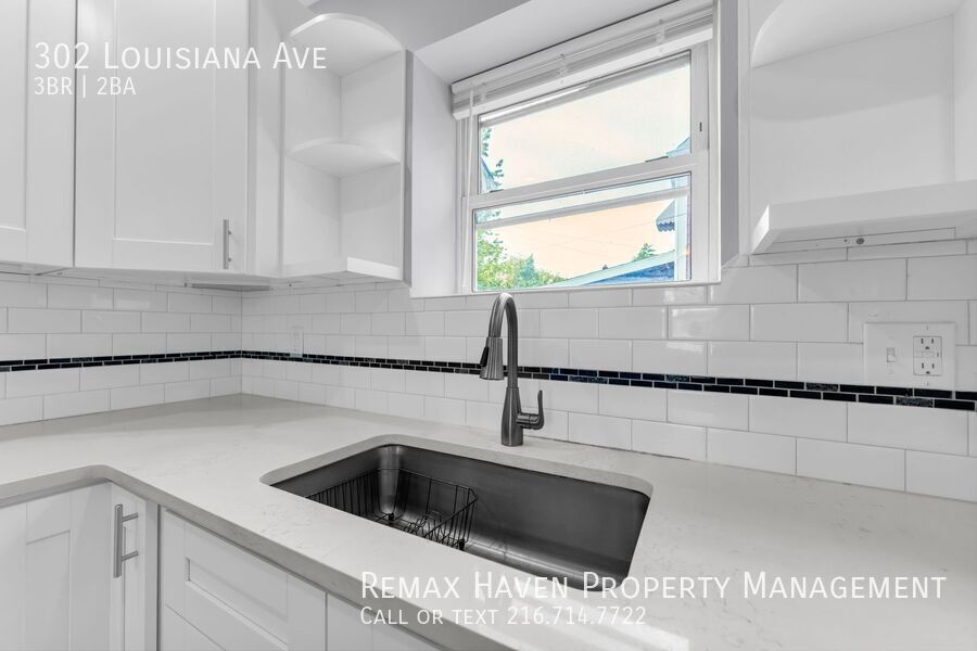 302 Louisiana Ave, Lorain - Spacious 3 bed 2 bath single family home! property image