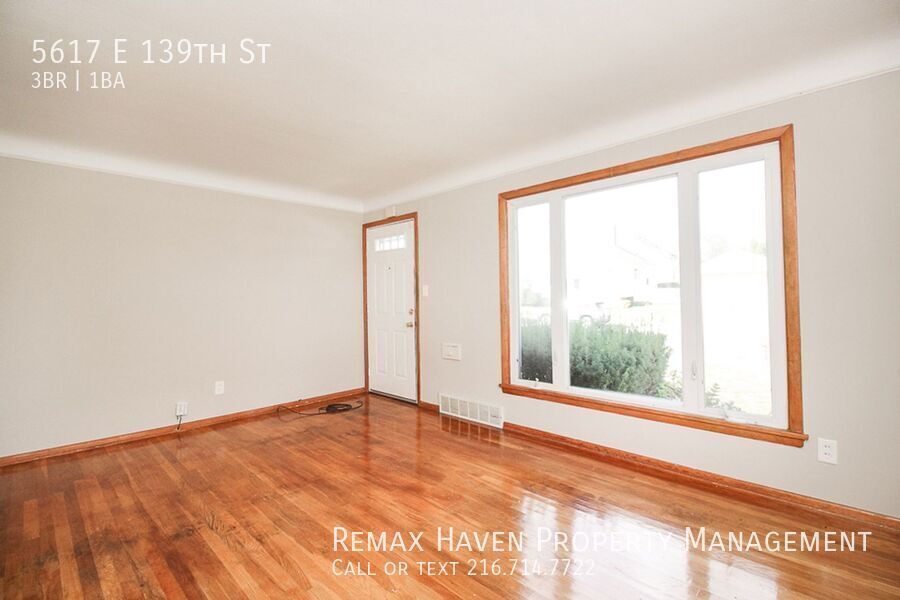 5617 E 139th St, Garfield Heights - Spacious 3-bed 1-bath single-family home! property image