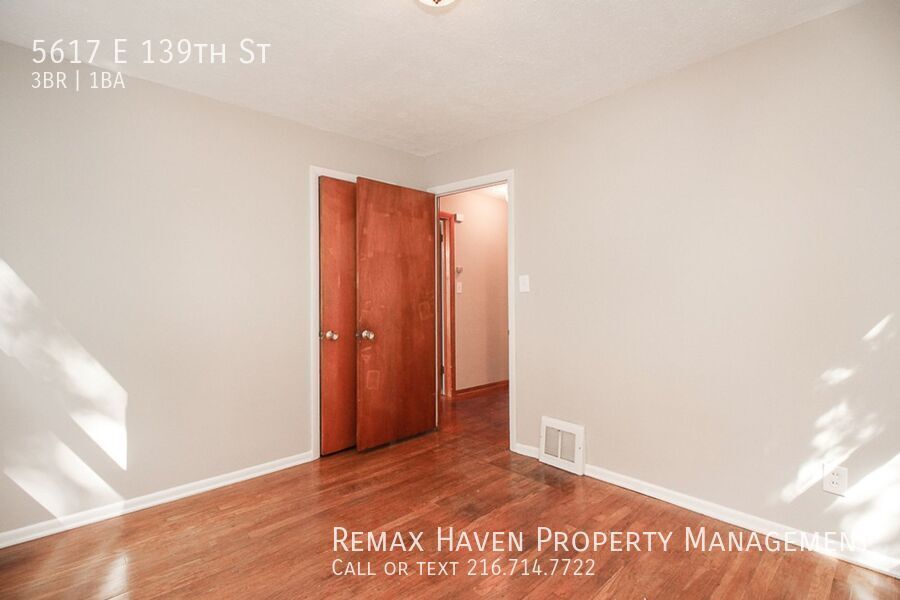 5617 E 139th St, Garfield Heights - Spacious 3-bed 1-bath single-family home! property image