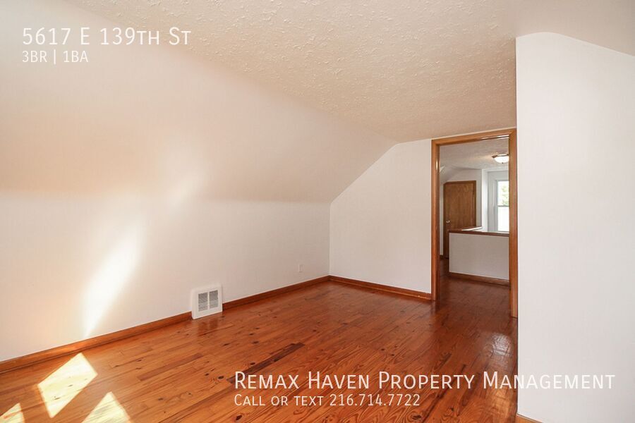 5617 E 139th St, Garfield Heights - Spacious 3-bed 1-bath single-family home! property image