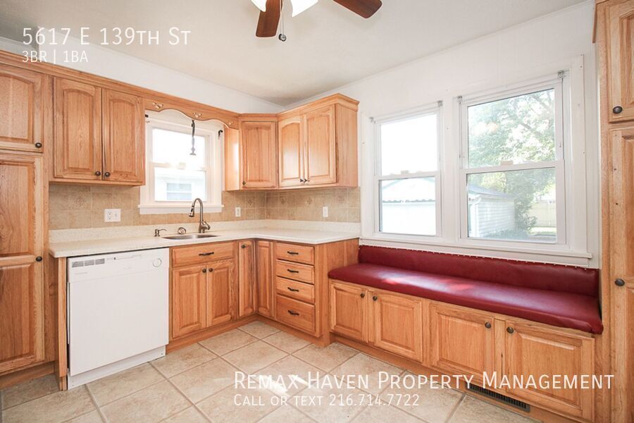 5617 E 139th St, Garfield Heights - Spacious 3-bed 1-bath single-family home! property image