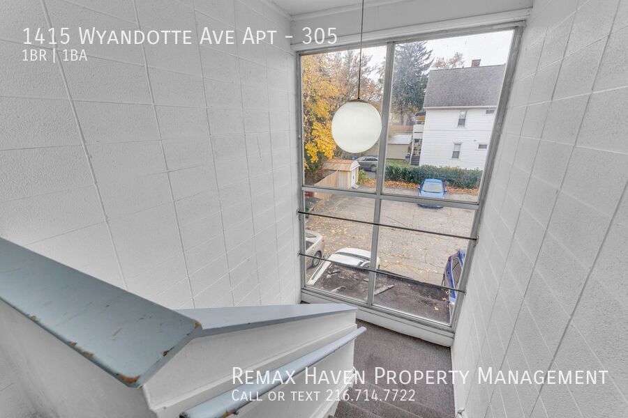 1415 Wyandotte Ave | Unit 305, Lakewood - Spacious 1-bed 1-bath apartment! property image