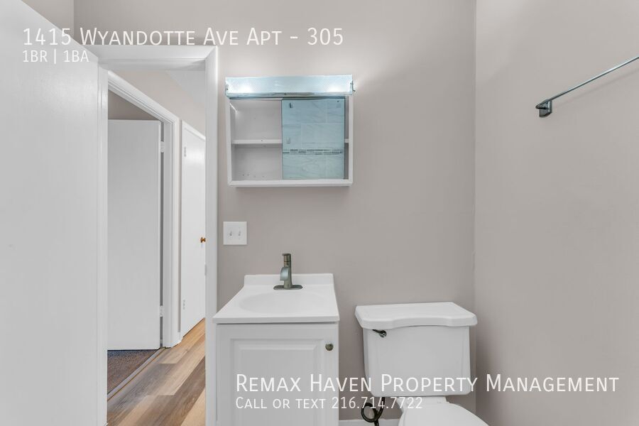 1415 Wyandotte Ave | Unit 305, Lakewood - Spacious 1-bed 1-bath apartment! property image