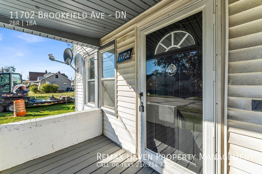11702 Brookfield Ave | DN, Cleveland - Spacious 2-bed 1-bath multi-family home! property image