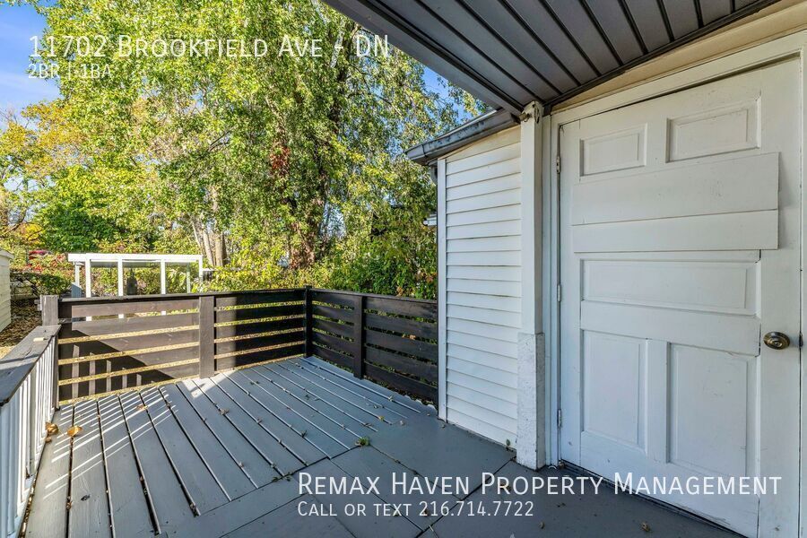 11702 Brookfield Ave | DN, Cleveland - Spacious 2-bed 1-bath multi-family home! property image