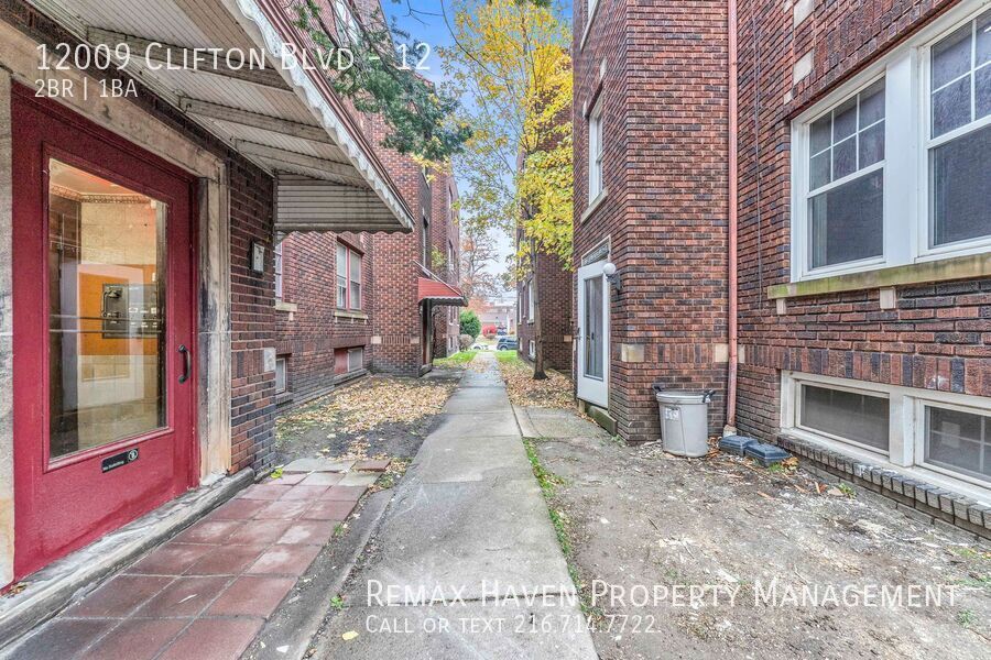 12009 Clifton Blvd | Apt#12, Lakewood - Spacious 2-bed 1-bath apartment! This rental comes with 1 de property image