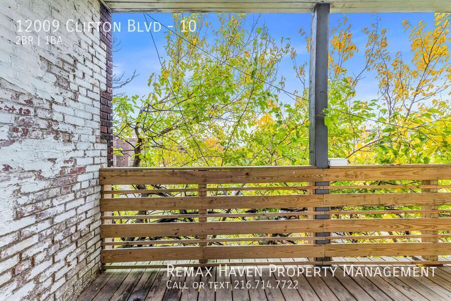 12009 Clifton Blvd | Apt#10, Lakewood - Spacious 2-bed 1-bath apartment! This rental comes with 1 de property image