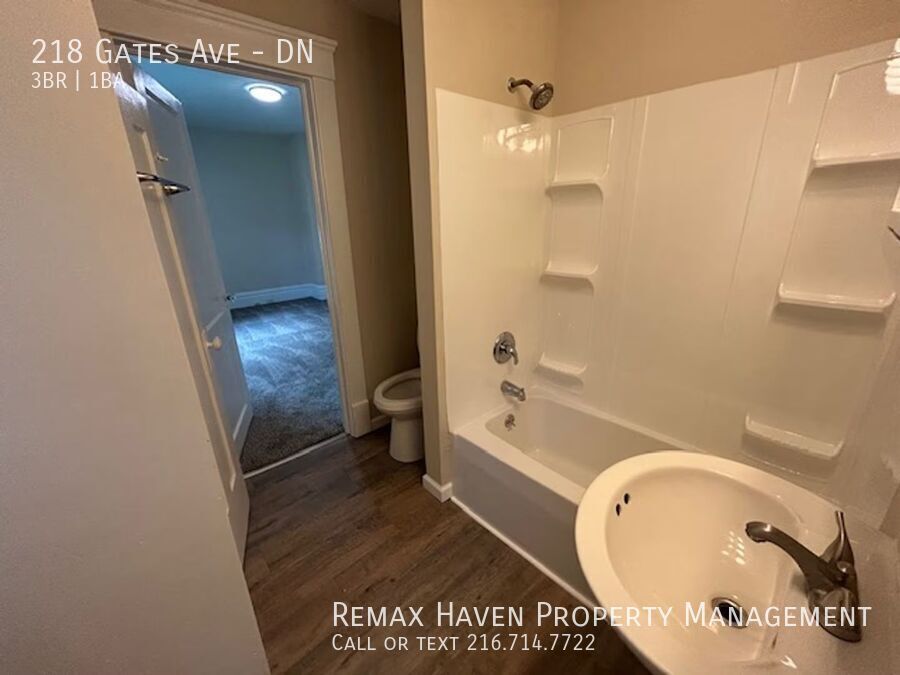 218 Gates Ave | DN, Elyria - Spacious 3-bed 1-bath multi-family home! property image