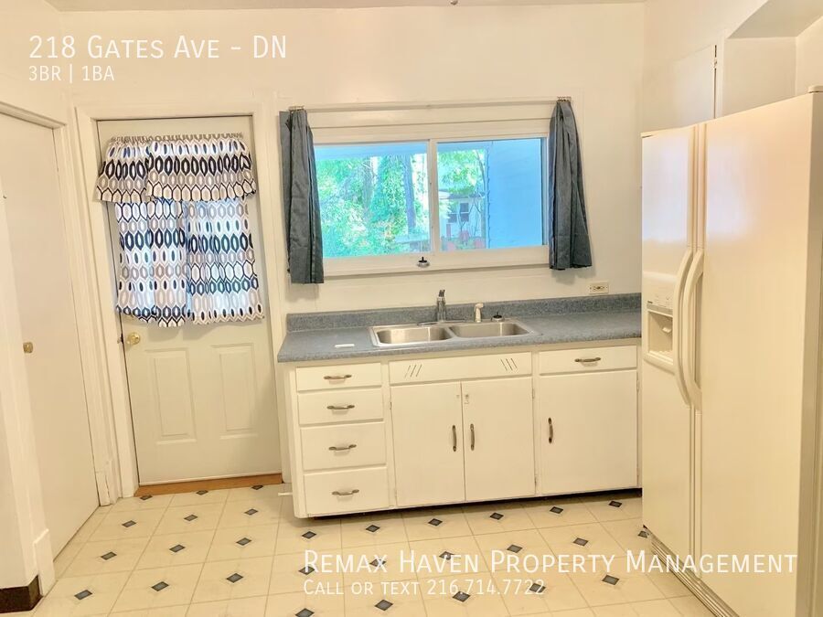 218 Gates Ave | DN, Elyria - Spacious 3-bed 1-bath multi-family home! property image