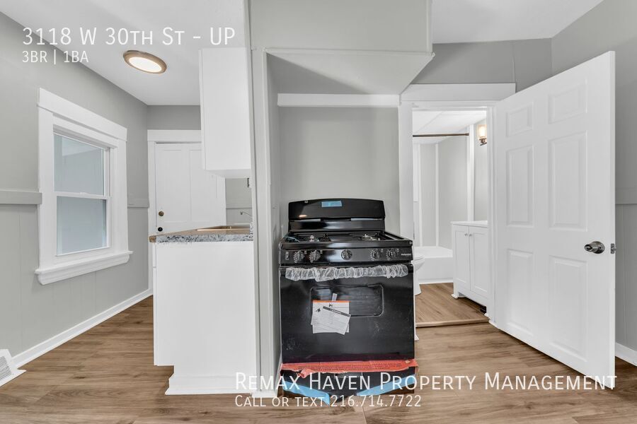 3118 W 30th St | UP, Cleveland - Spacious 3-bed 1-bath multi-family home! property image