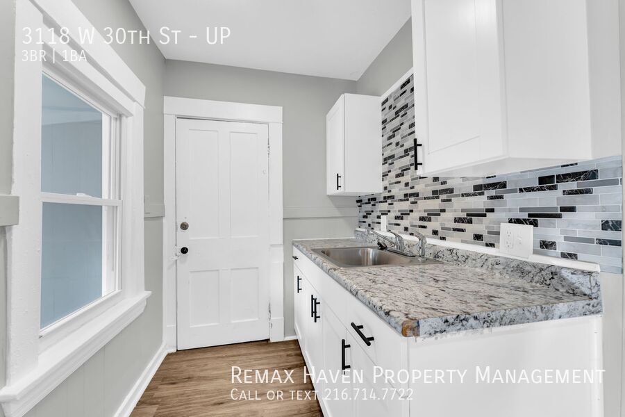 3118 W 30th St | UP, Cleveland - Spacious 3-bed 1-bath multi-family home! property image