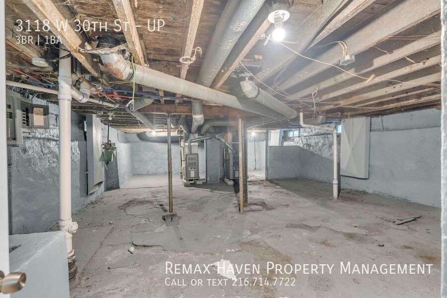 3118 W 30th St | UP, Cleveland - Spacious 3-bed 1-bath multi-family home! property image