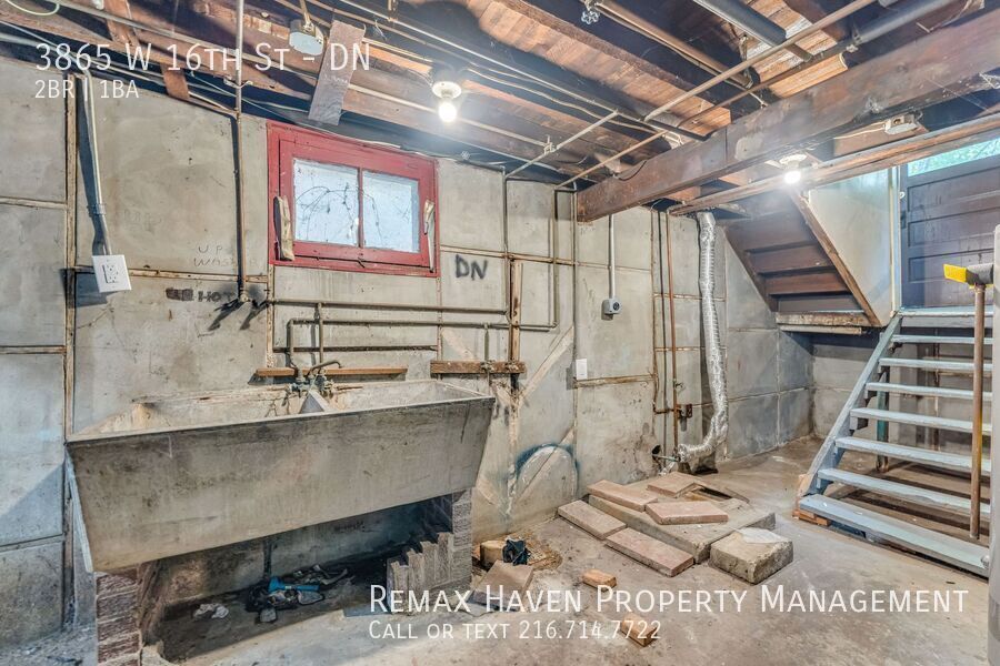 3865 W 16th St | DN, Cleveland - Spacious 2-bed 1-bath multi-family home! property image