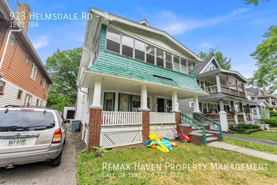 915 Helmsdale Rd | Unit 3, Cleveland Heights- Spacious 1 bed 1 bath multi-family home! property image